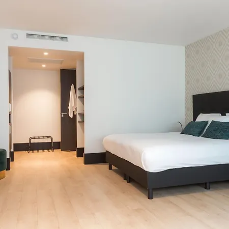Otel The 3*
